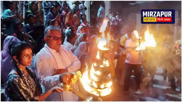 Mirzapur city's Pakkaghat resonated with the chanting of Ganga Maaiya
