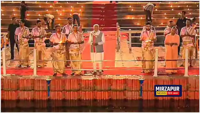 Prime Minister Modi participated in Maa Ganga Aarti at Dashashwamedh Ghat in Varanasi