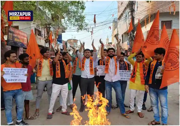 Sonbhadra ABVP unit, angry over the cancellation of UGC-NET exam, burnt the effigy of NTA