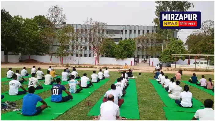 Yoga practice was conducted in the police line under the direction of Mirzapur SP